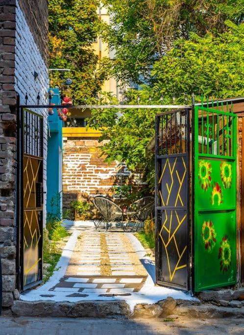 Modern 1Br Apartment With Private Garden Top Center Plovdiv Exterior foto